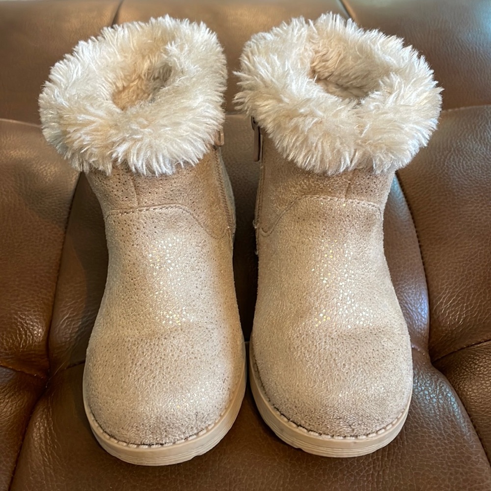 Cat & Jack Shearling Style Boots. Girls Size 9.